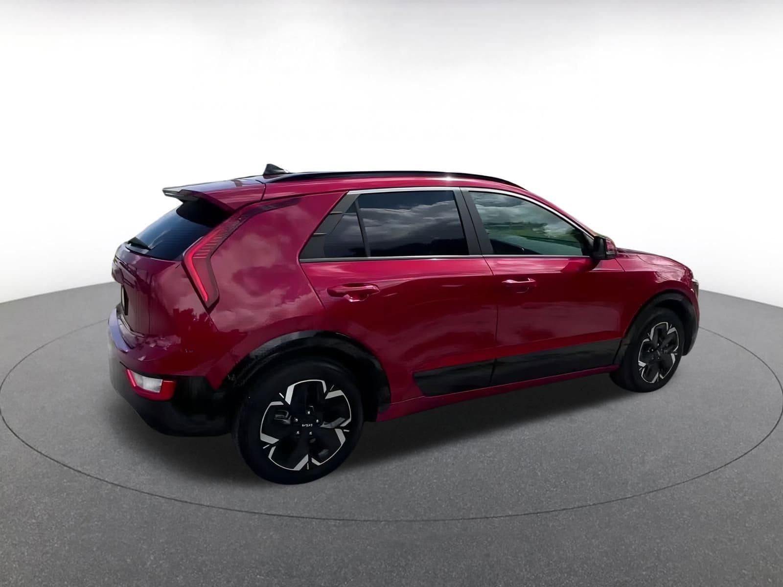 Thumbnail: 2023 Kia Niro - 15