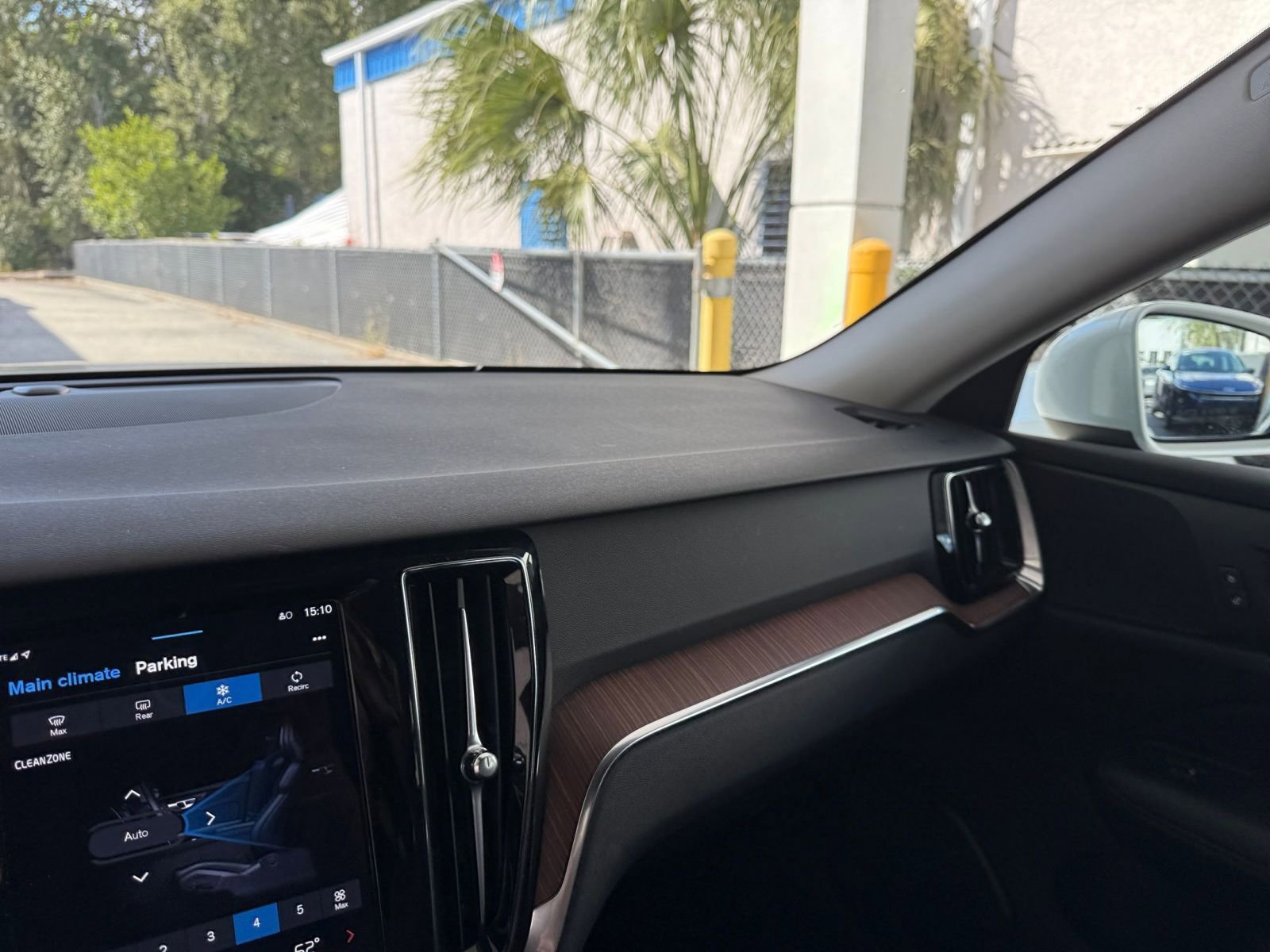 Thumbnail: 2025 Volvo S60 - 35