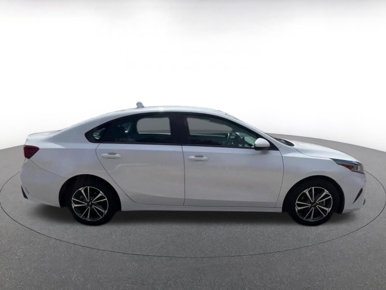 Thumbnail: 2024 Kia Forte - 16