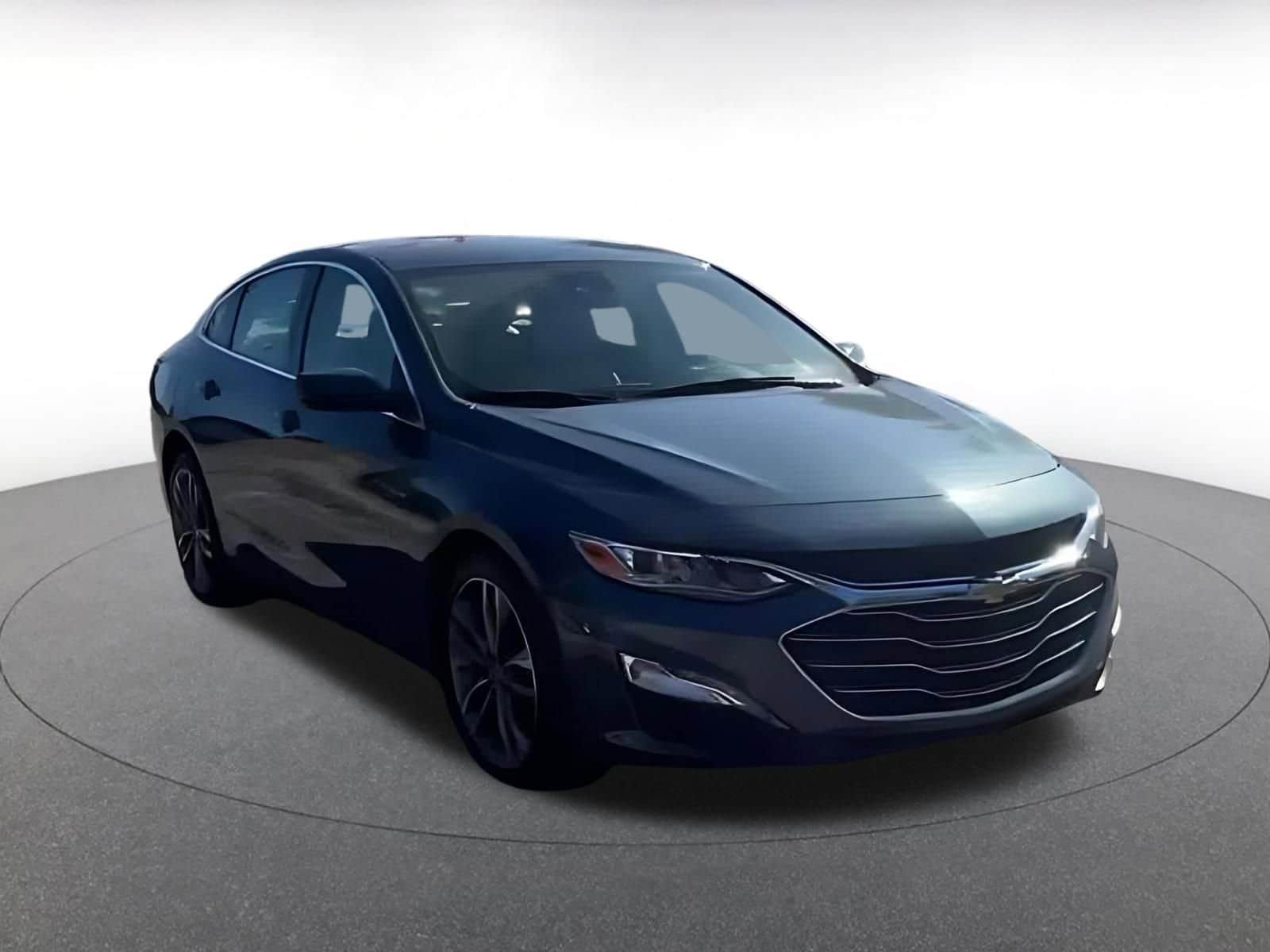 Thumbnail: 2024 Chevrolet Malibu - 3