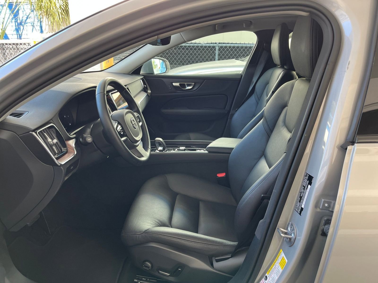 Thumbnail: 2025 Volvo S60 - 27