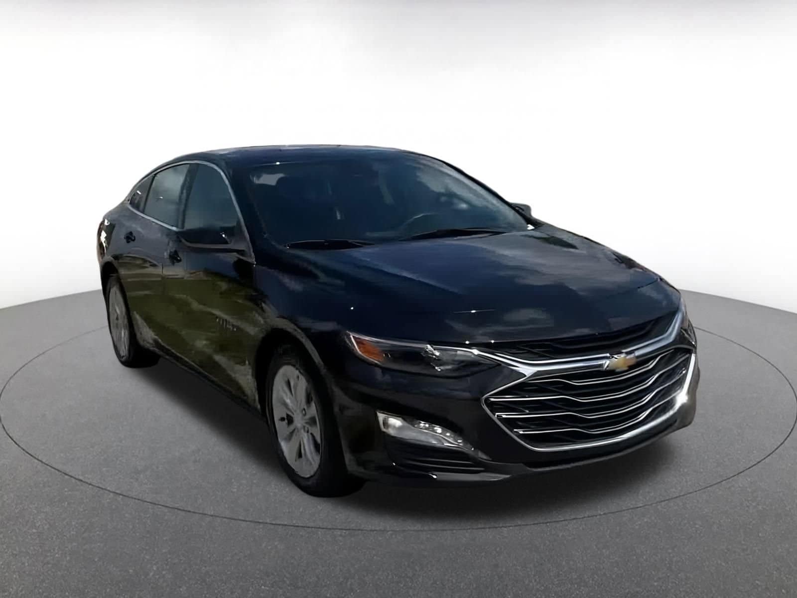 Thumbnail: 2023 Chevrolet Malibu - 3