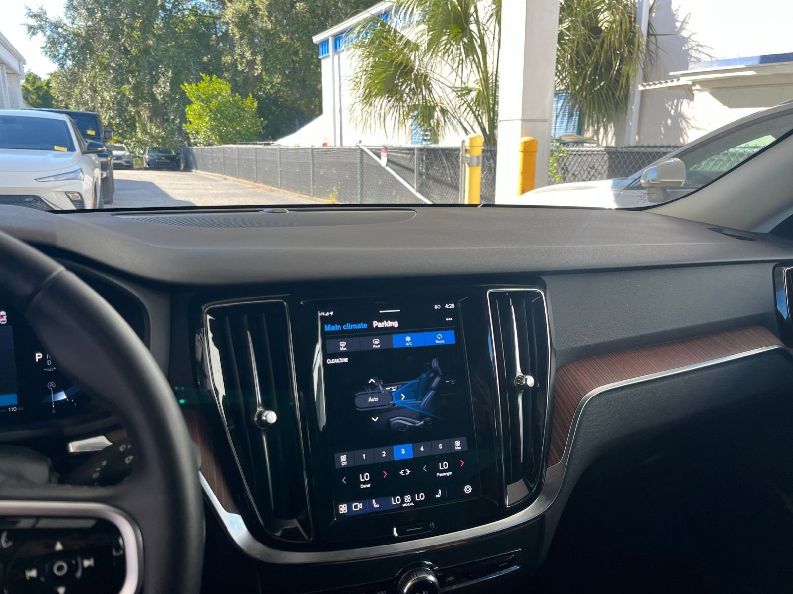 Thumbnail: 2025 Volvo S60 - 18