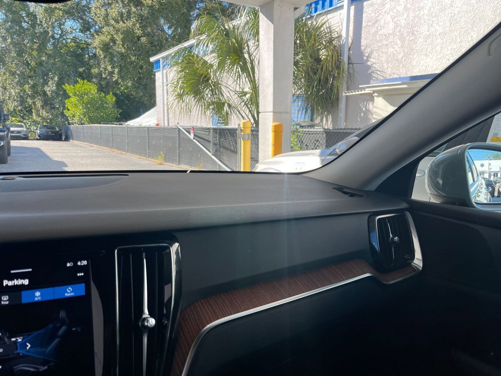 Thumbnail: 2025 Volvo S60 - 35