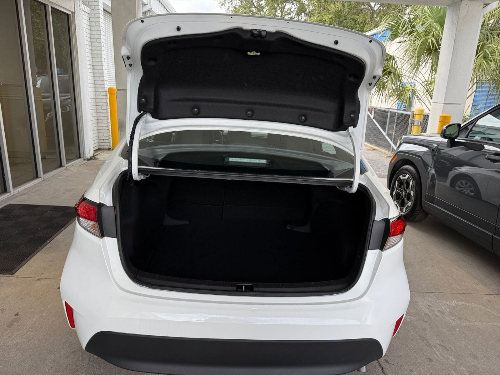 Thumbnail: 2025 Toyota Corolla - 31