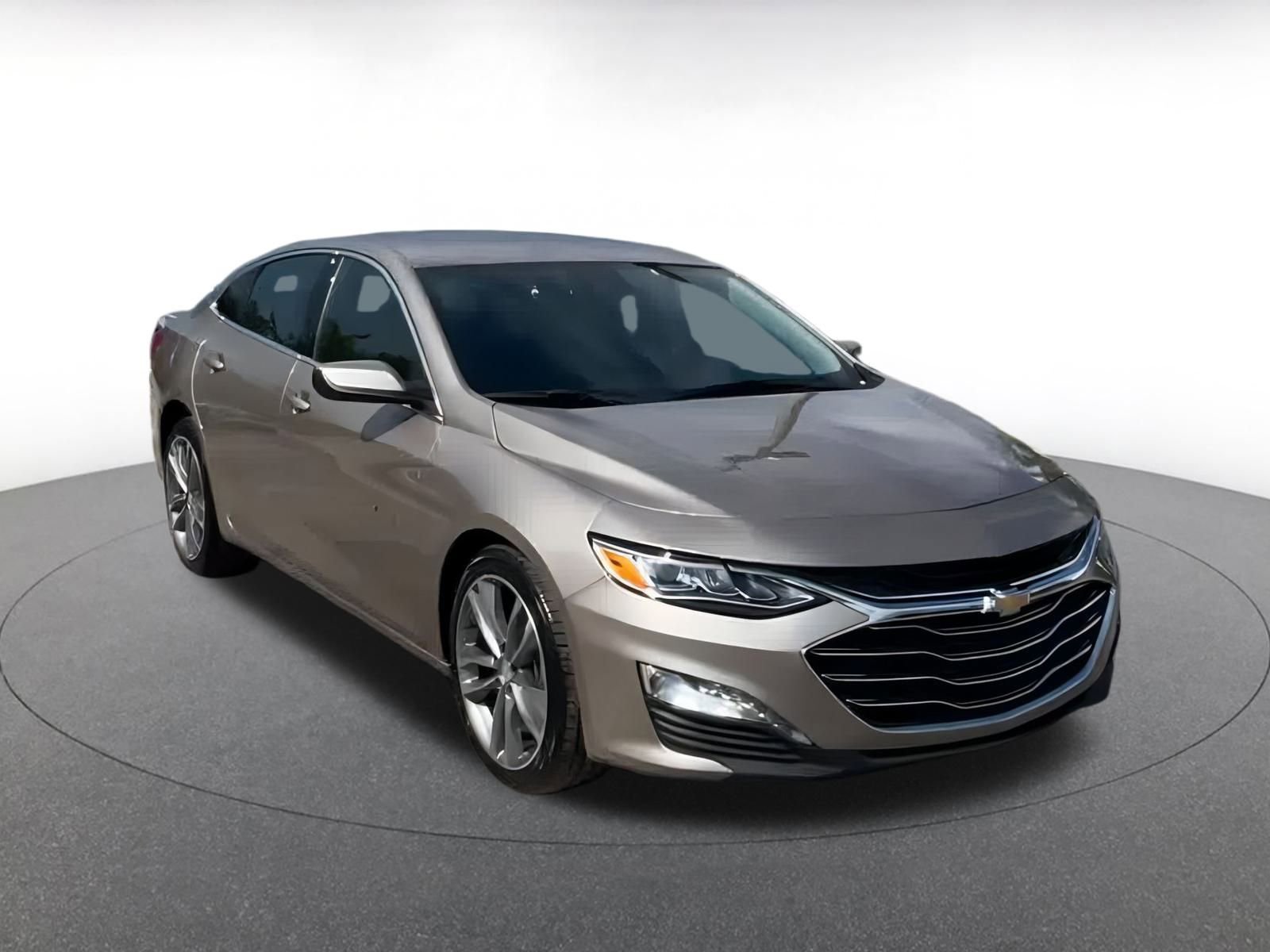 Thumbnail: 2024 Chevrolet Malibu - 3