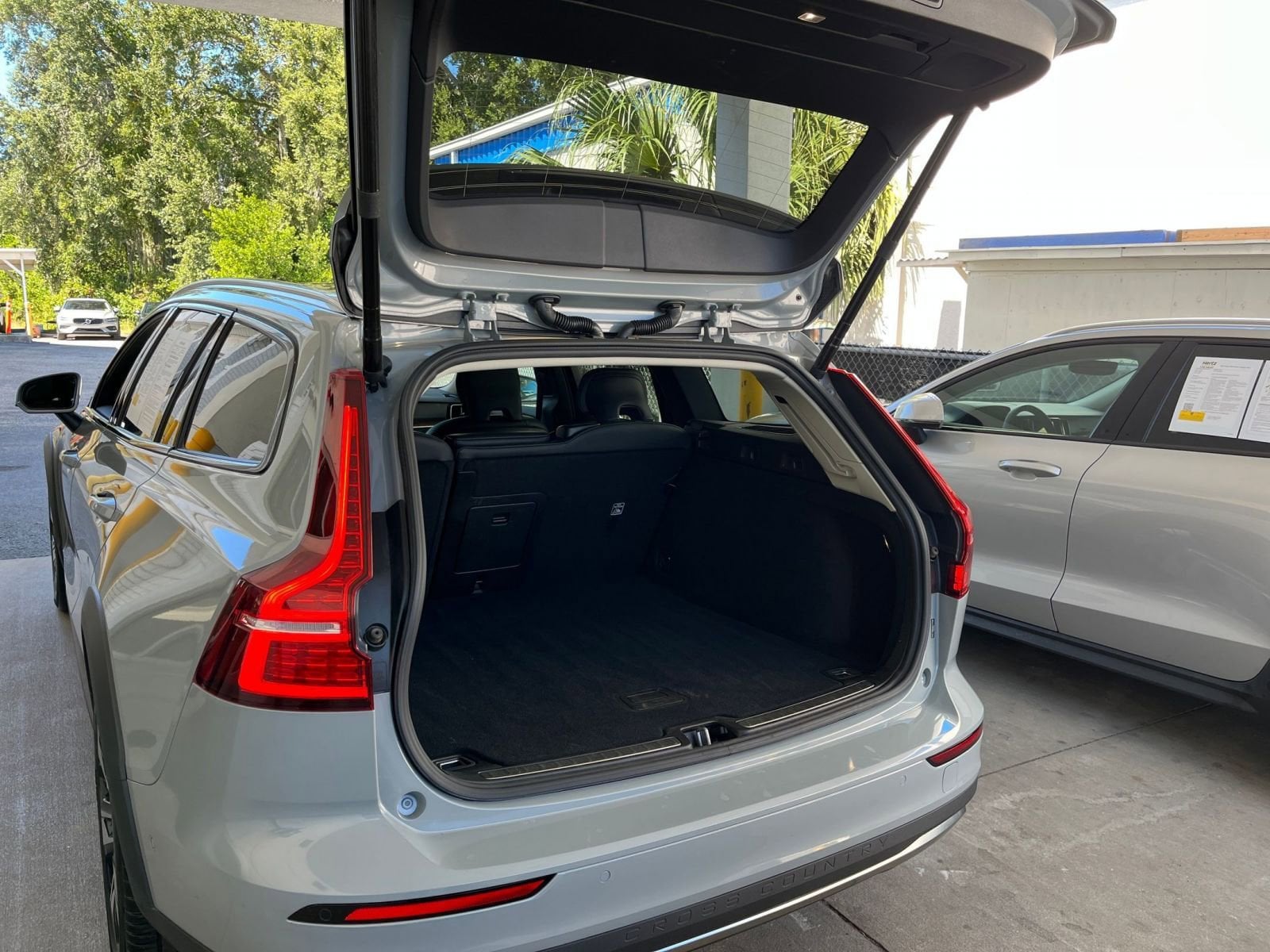 Thumbnail: 2025 Volvo S60 - 31