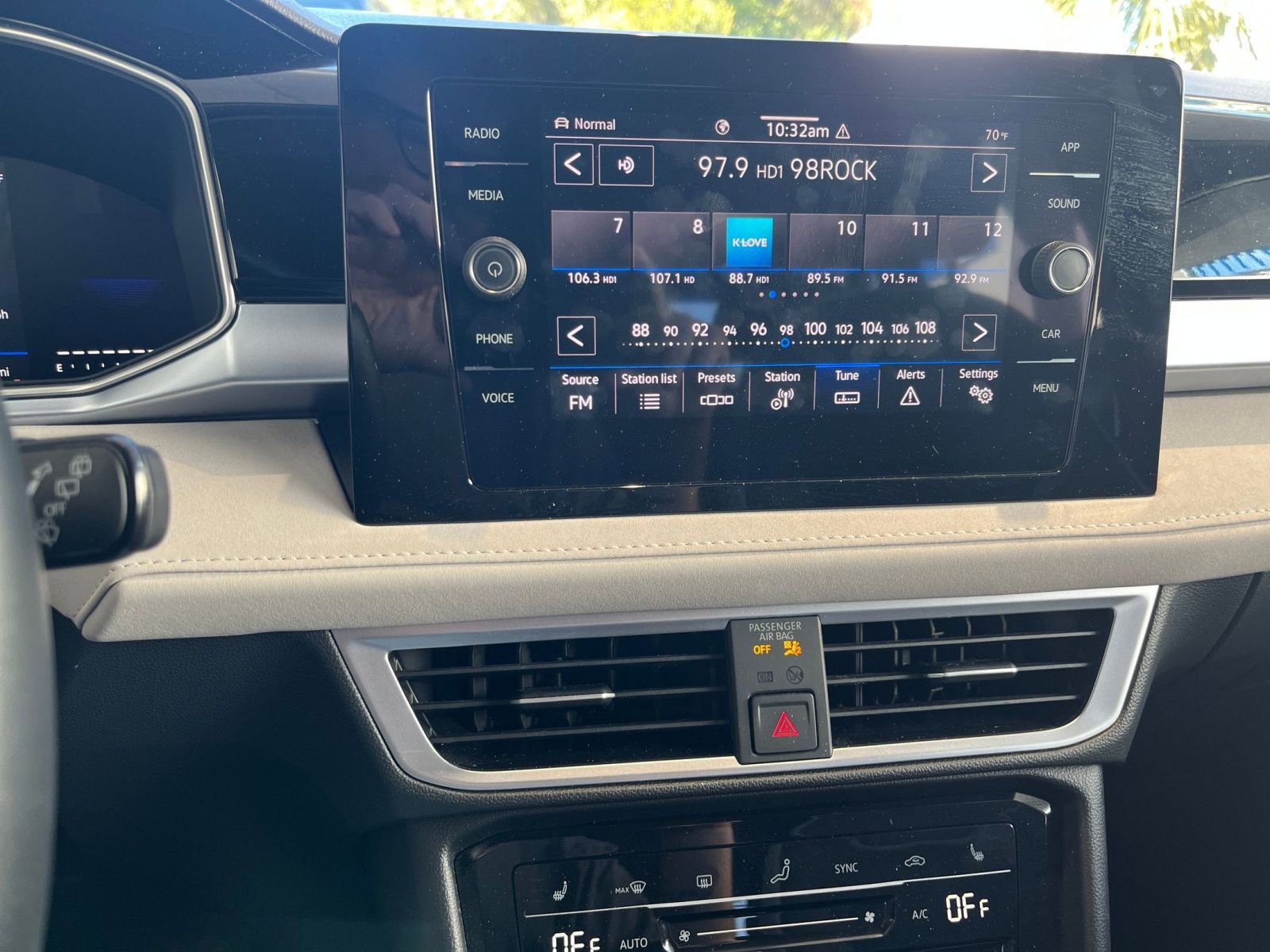 Thumbnail: 2025 Volkswagen Taos - 18