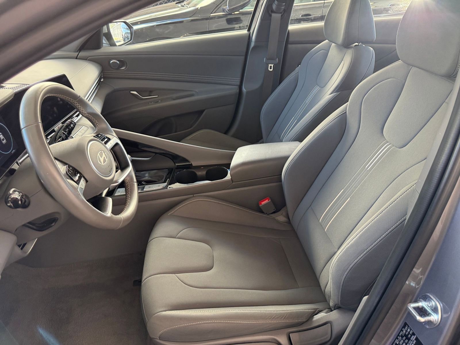 Thumbnail: 2025 Hyundai Elantra - 27