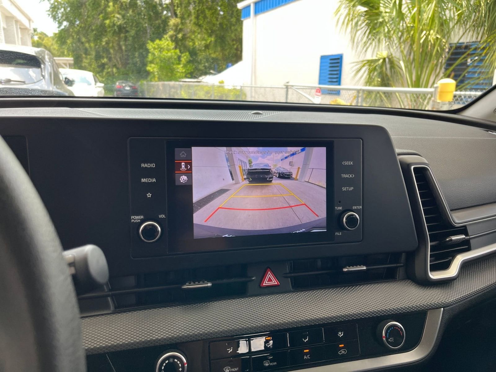 2024 Kia Sportage LX 17