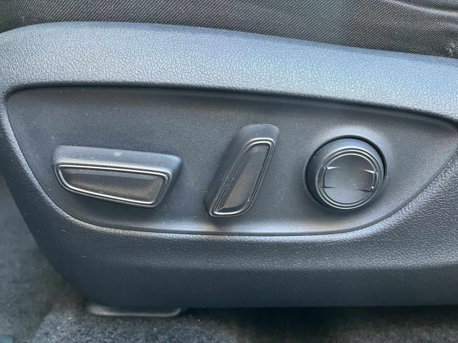 Thumbnail: 2025 Toyota RAV4 - 24