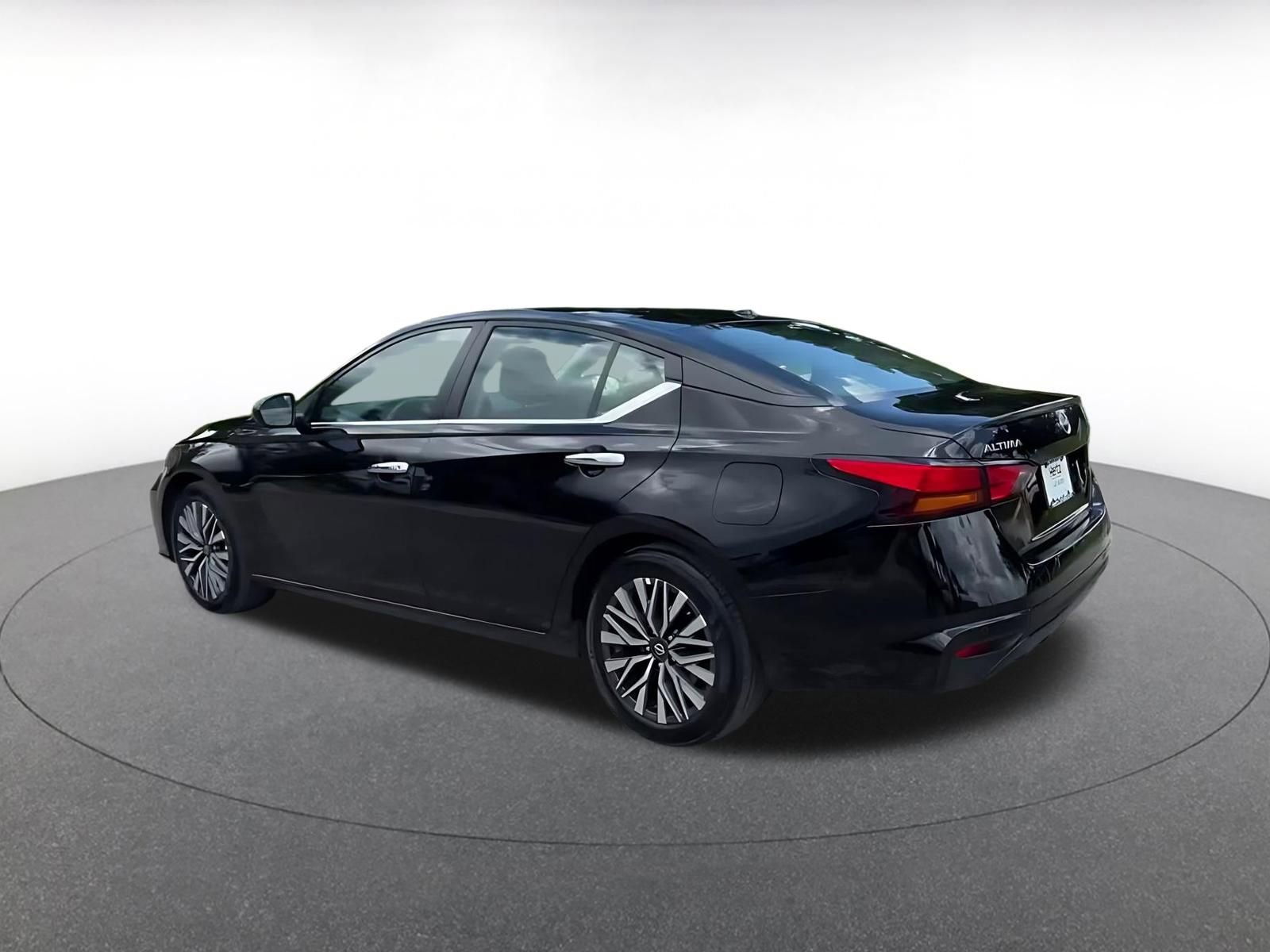 Thumbnail: 2025 Nissan Altima - 10