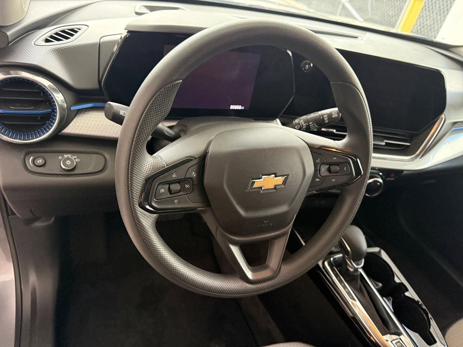 Thumbnail: 2025 Chevrolet Trax - 28