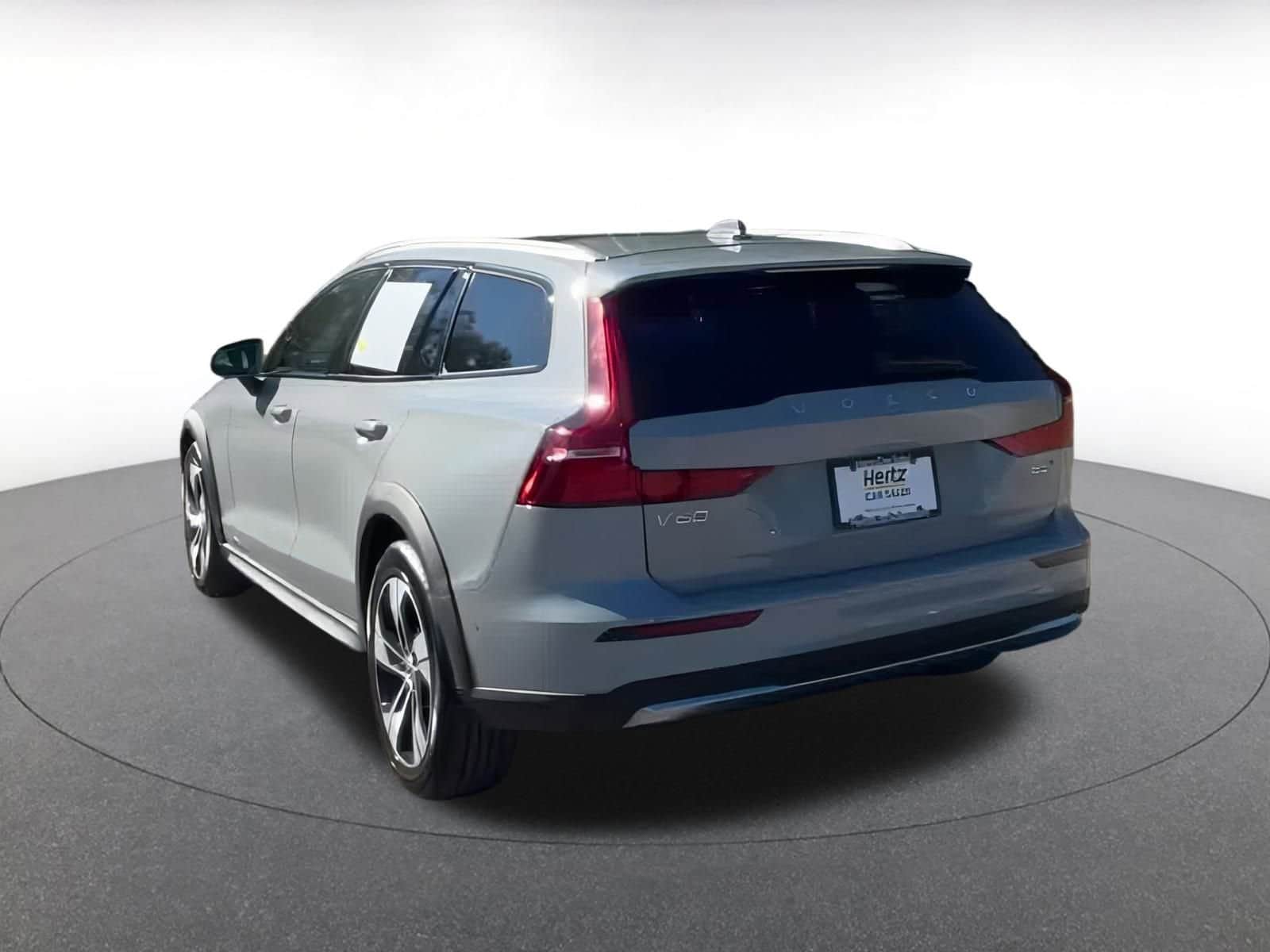 Thumbnail: 2025 Volvo S60 - 10