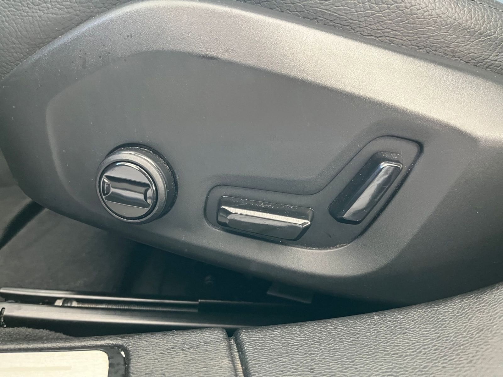 Thumbnail: 2025 Volvo S60 - 23