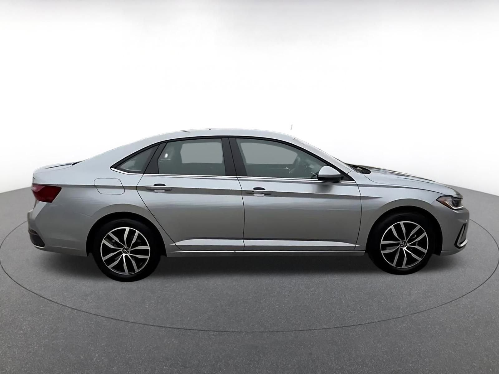 Thumbnail: 2025 Volkswagen Jetta - 15