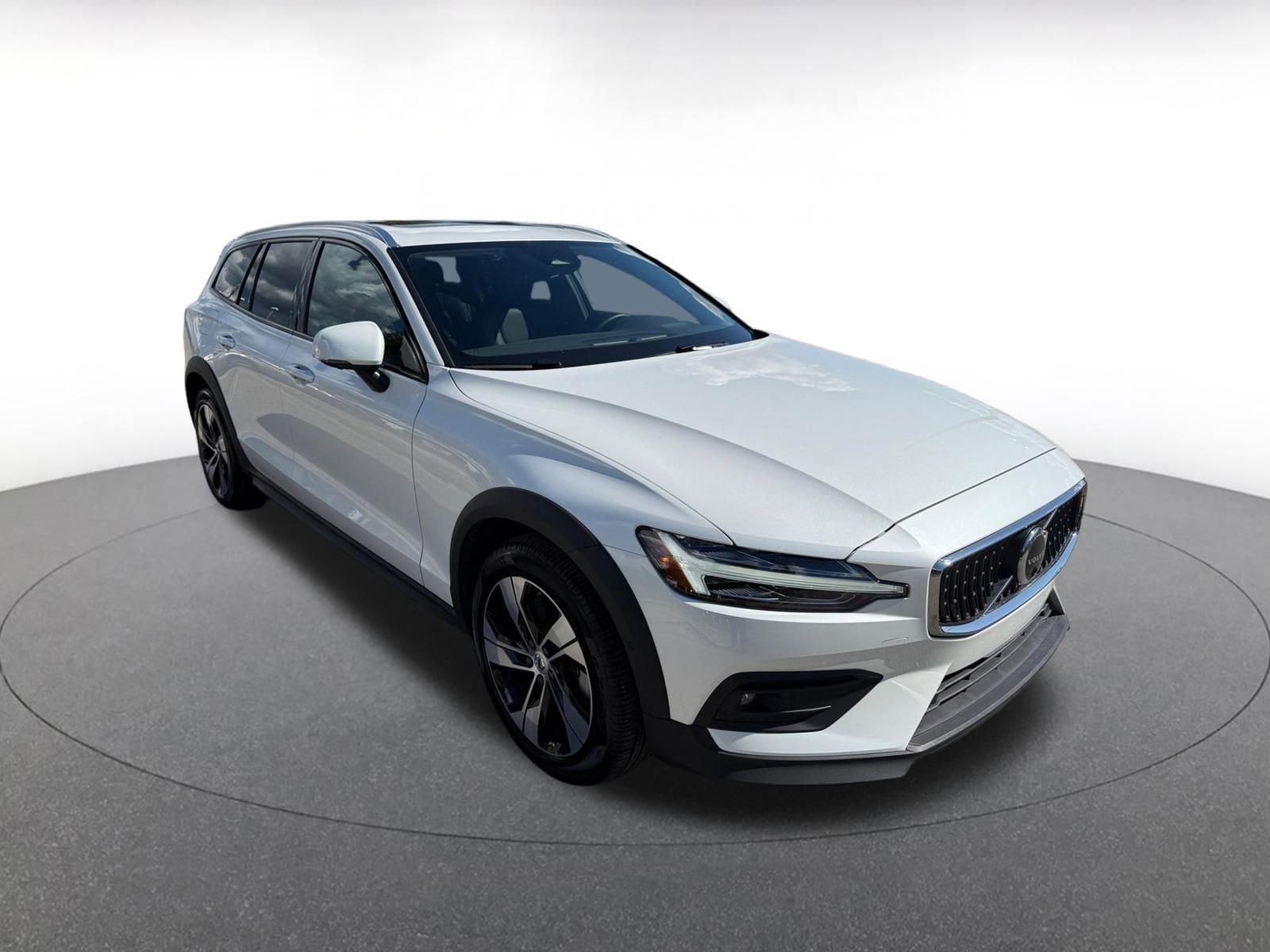 Thumbnail: 2025 Volvo S60 - 1