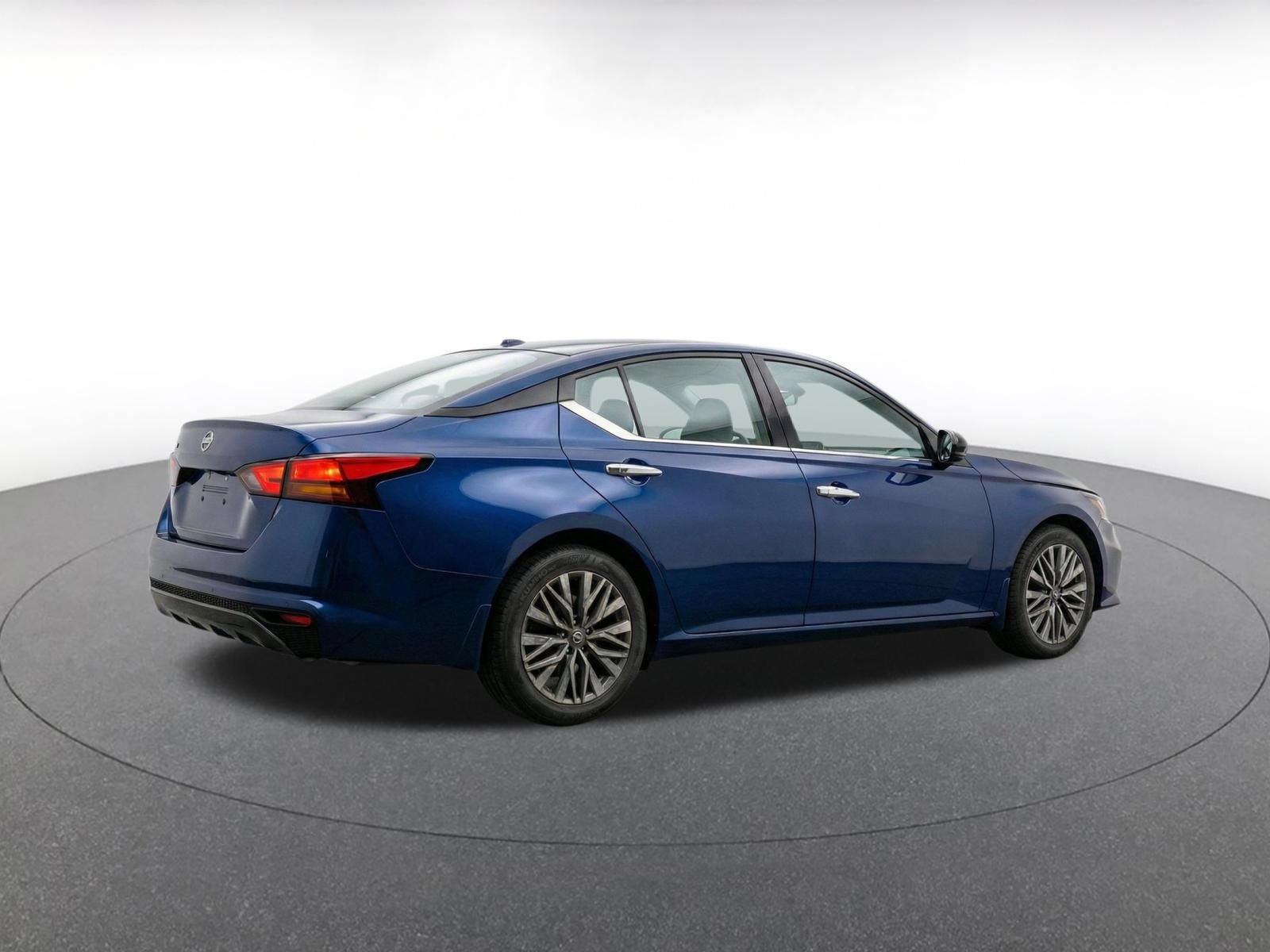Thumbnail: 2025 Nissan Altima - 9