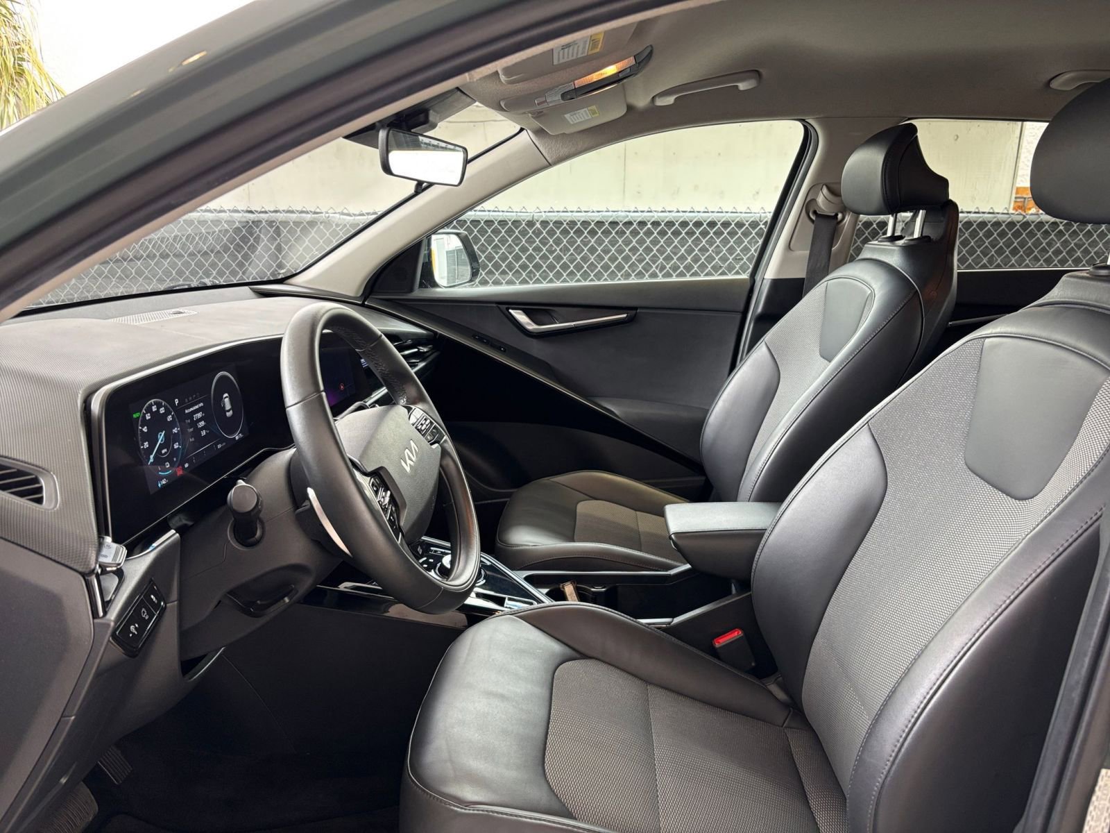 Thumbnail: 2024 Kia Niro - 34