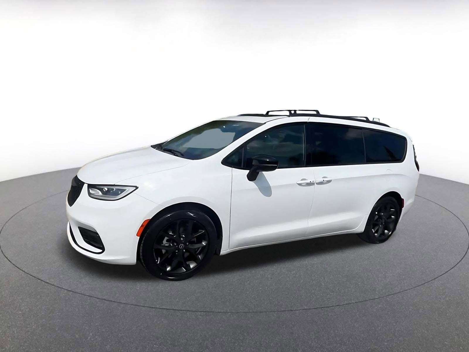 Thumbnail: 2025 Chrysler Pacifica - 8