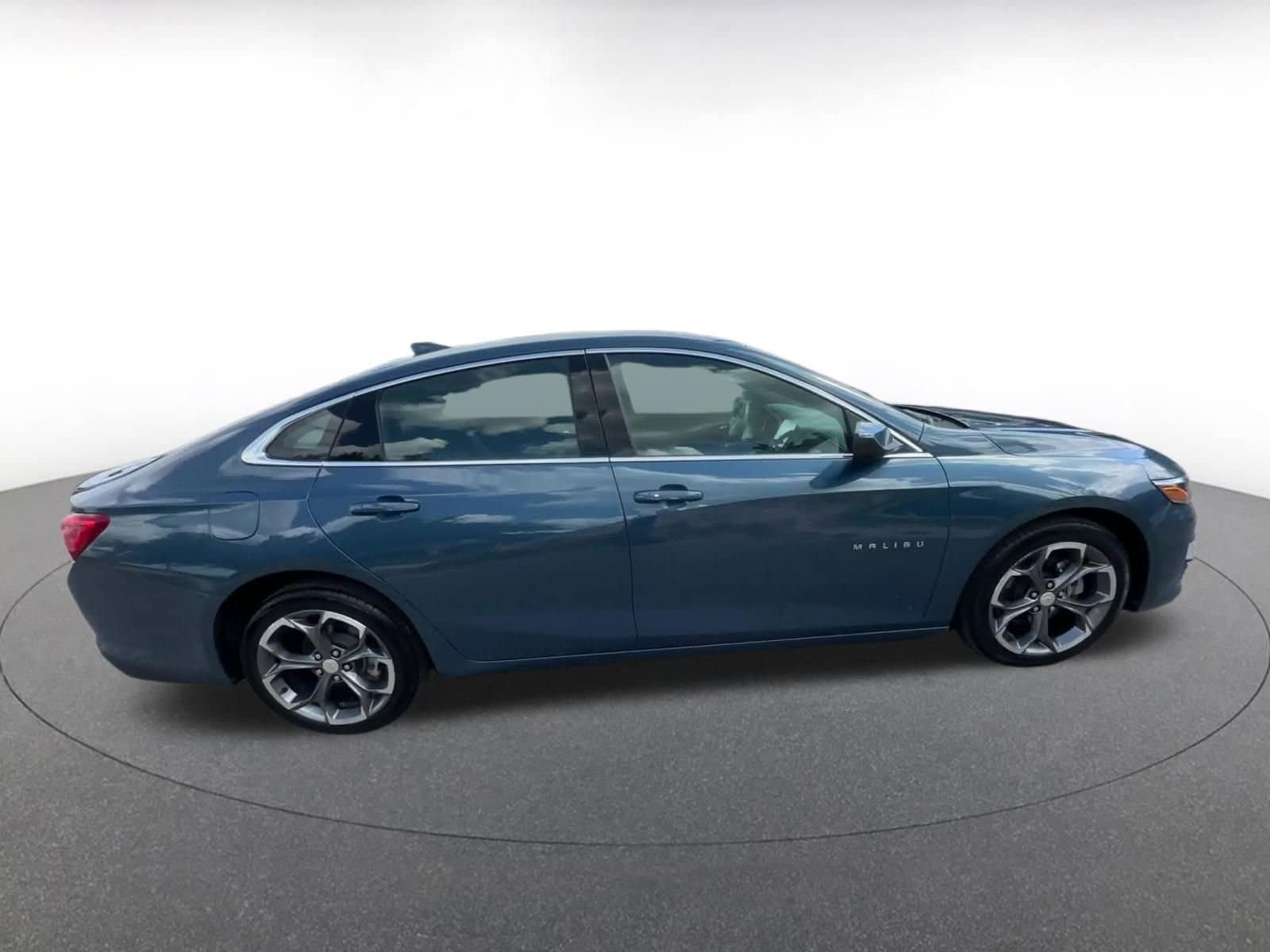 Thumbnail: 2024 Chevrolet Malibu - 16