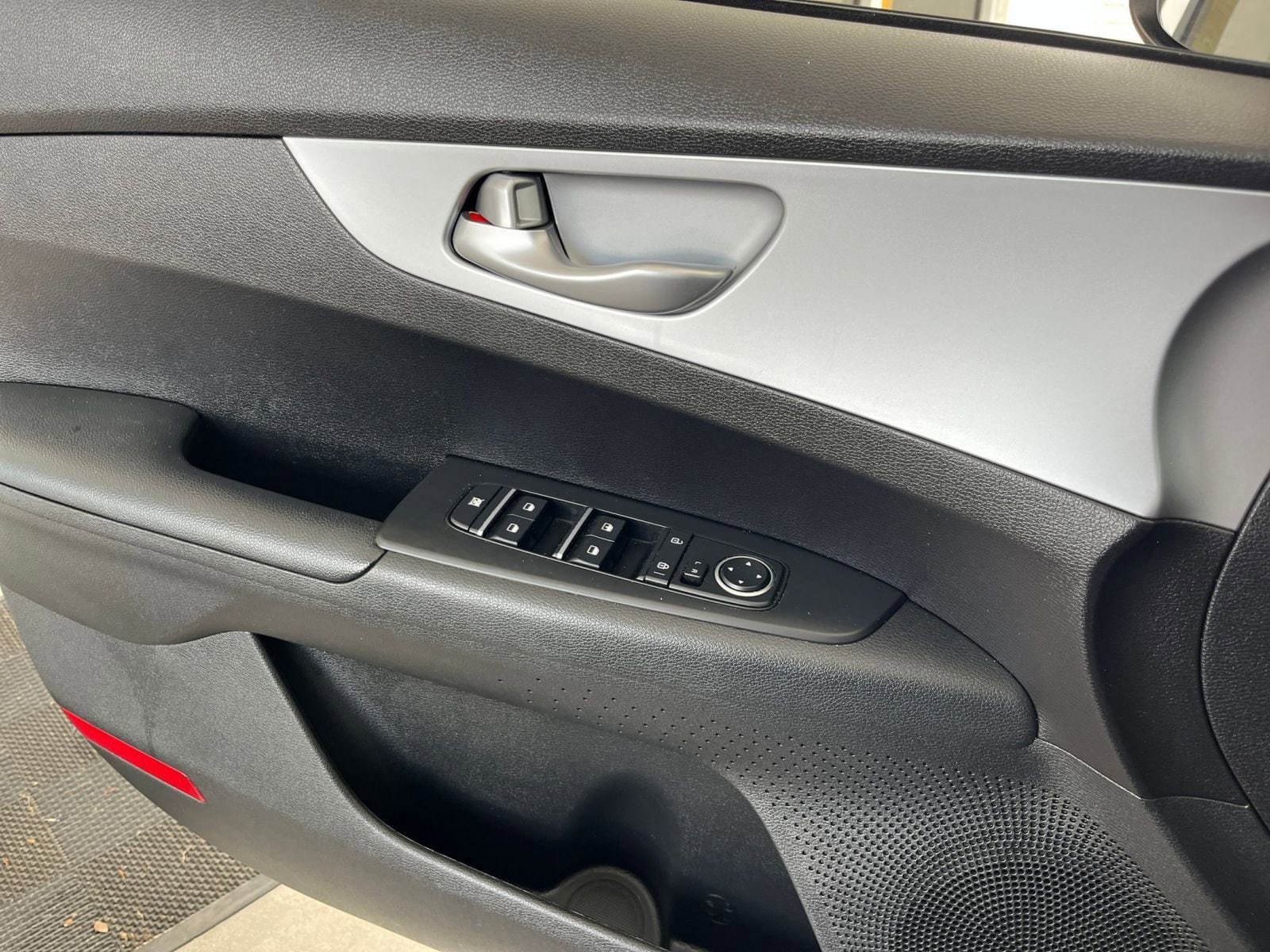 Thumbnail: 2023 Kia Forte - 20