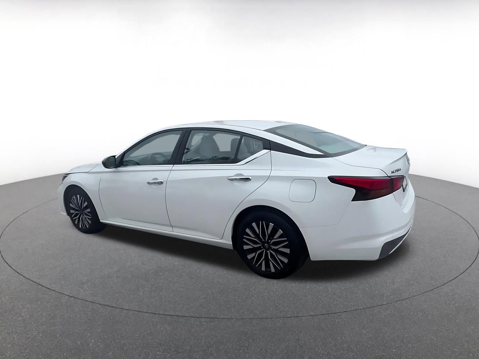 Thumbnail: 2025 Nissan Altima - 10