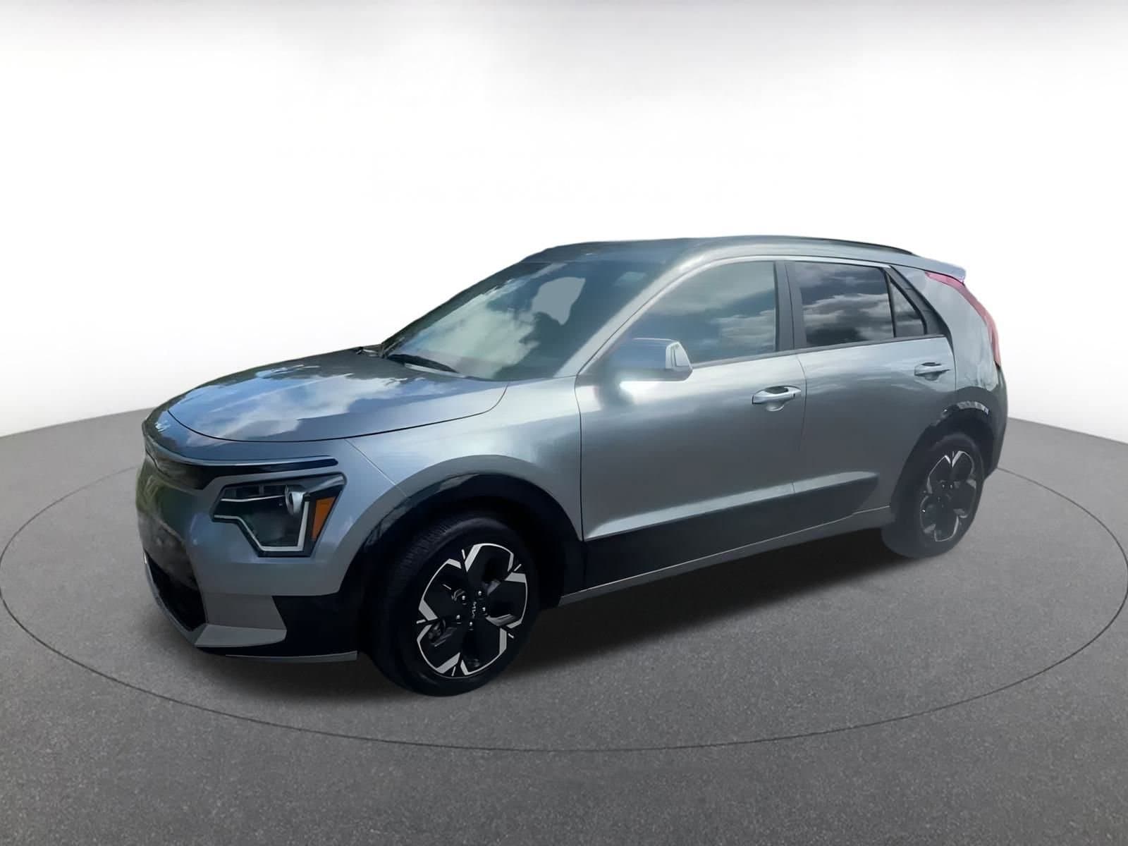 Thumbnail: 2023 Kia Niro - 7