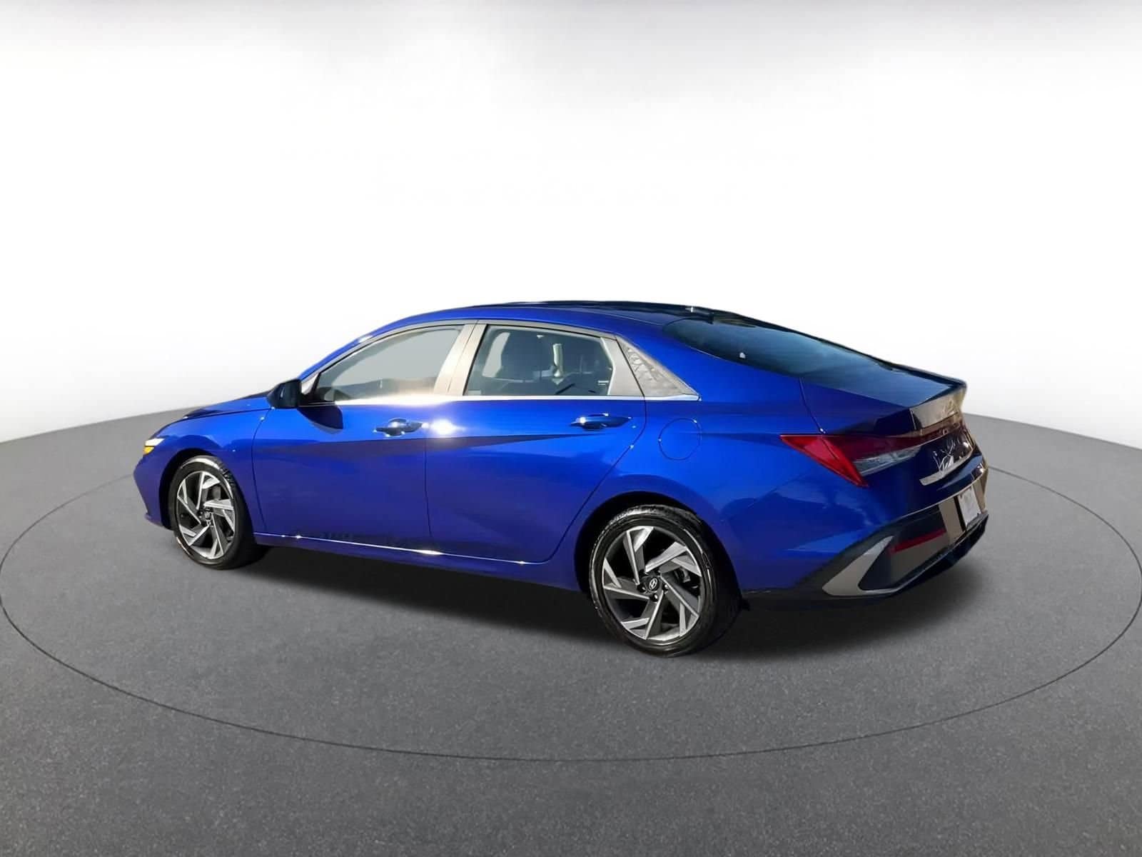 Thumbnail: 2025 Hyundai Elantra - 10