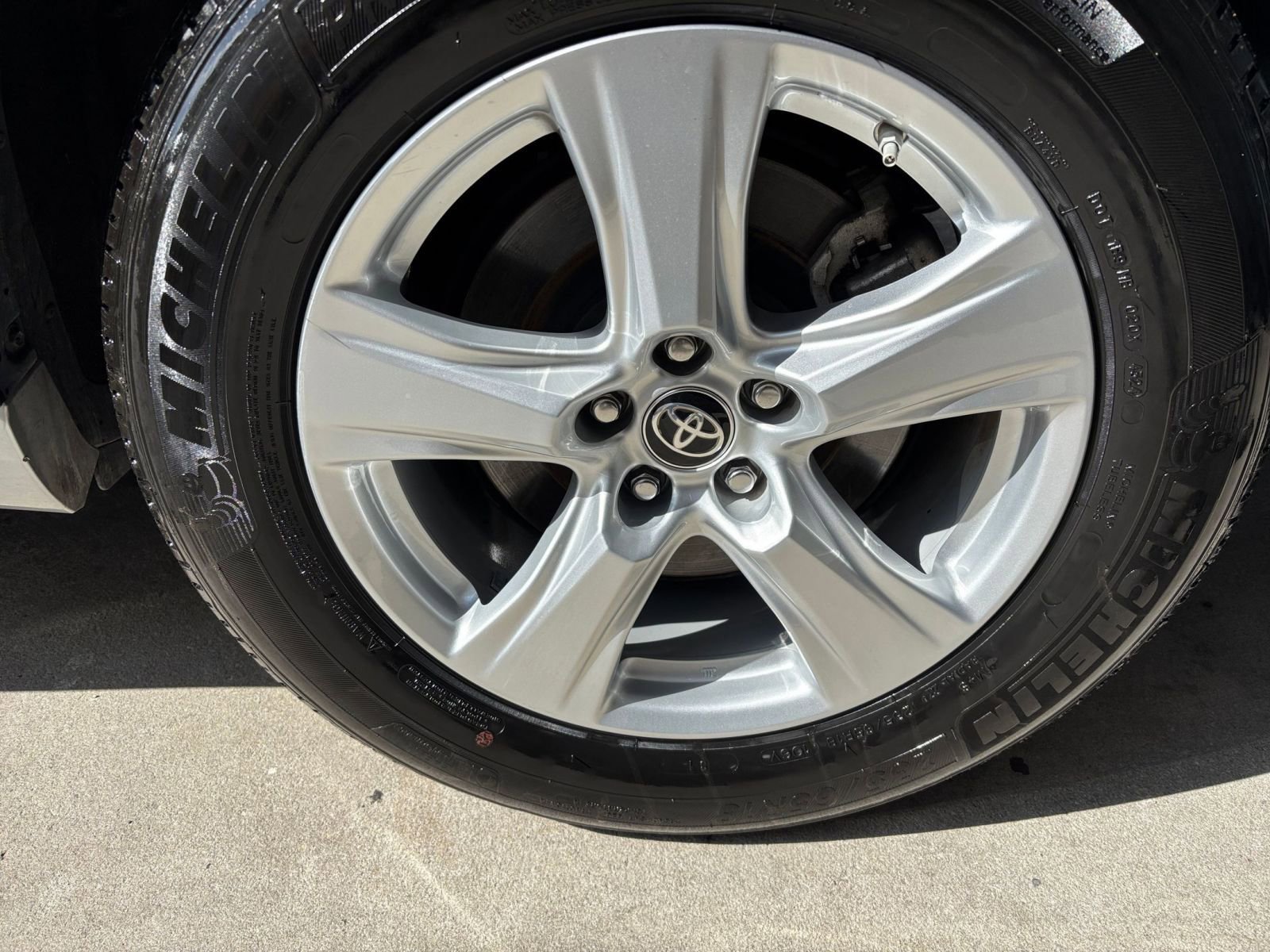 Thumbnail: 2025 Toyota Highlander - 32