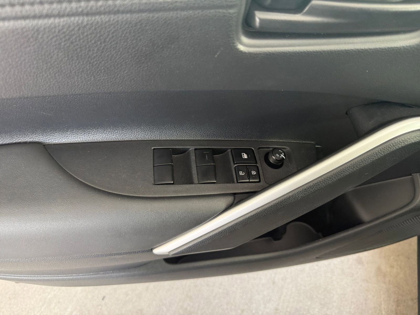 Thumbnail: 2025 Toyota Corolla Cross - 20