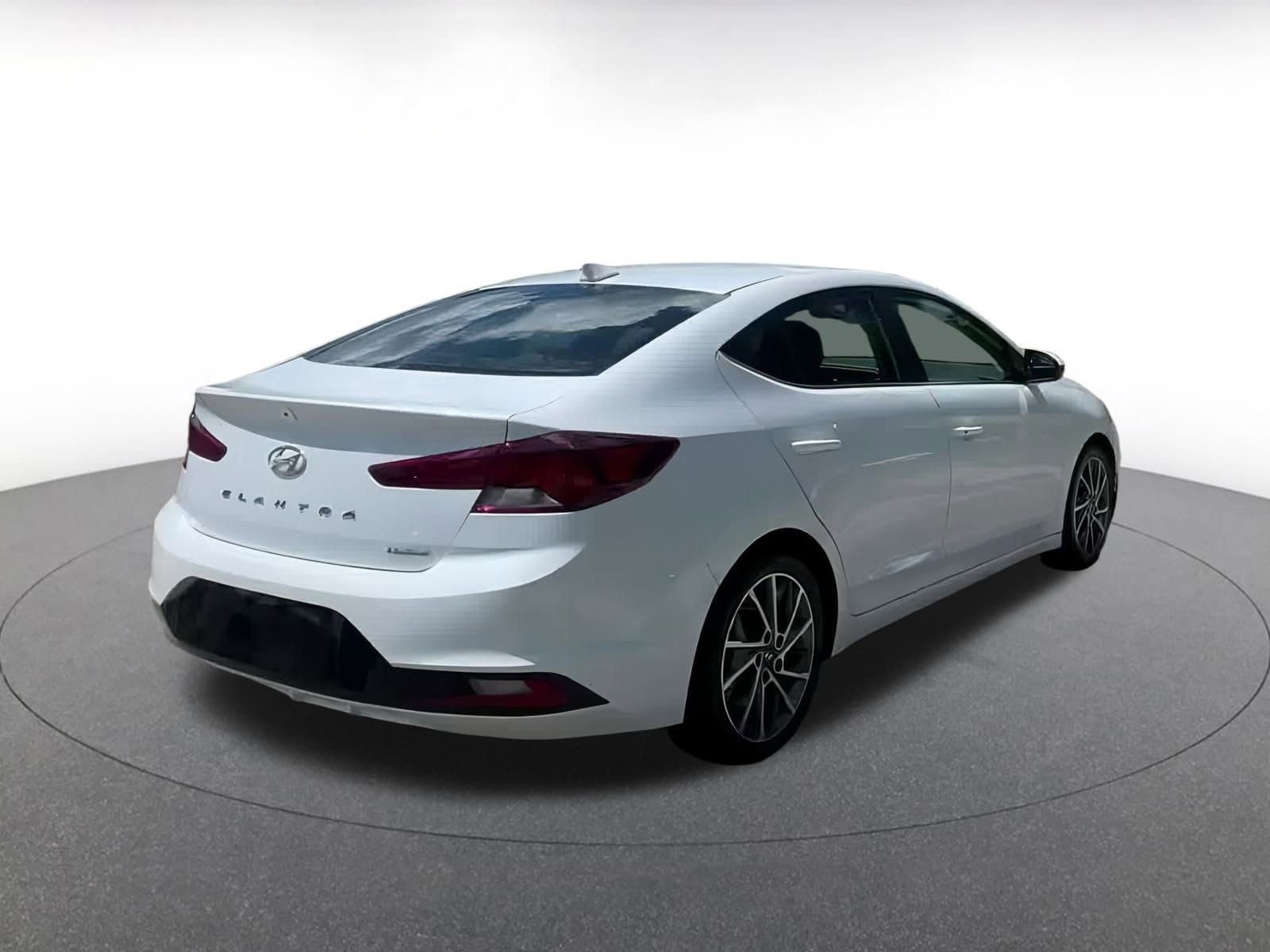Thumbnail: 2020 Hyundai Elantra - 12
