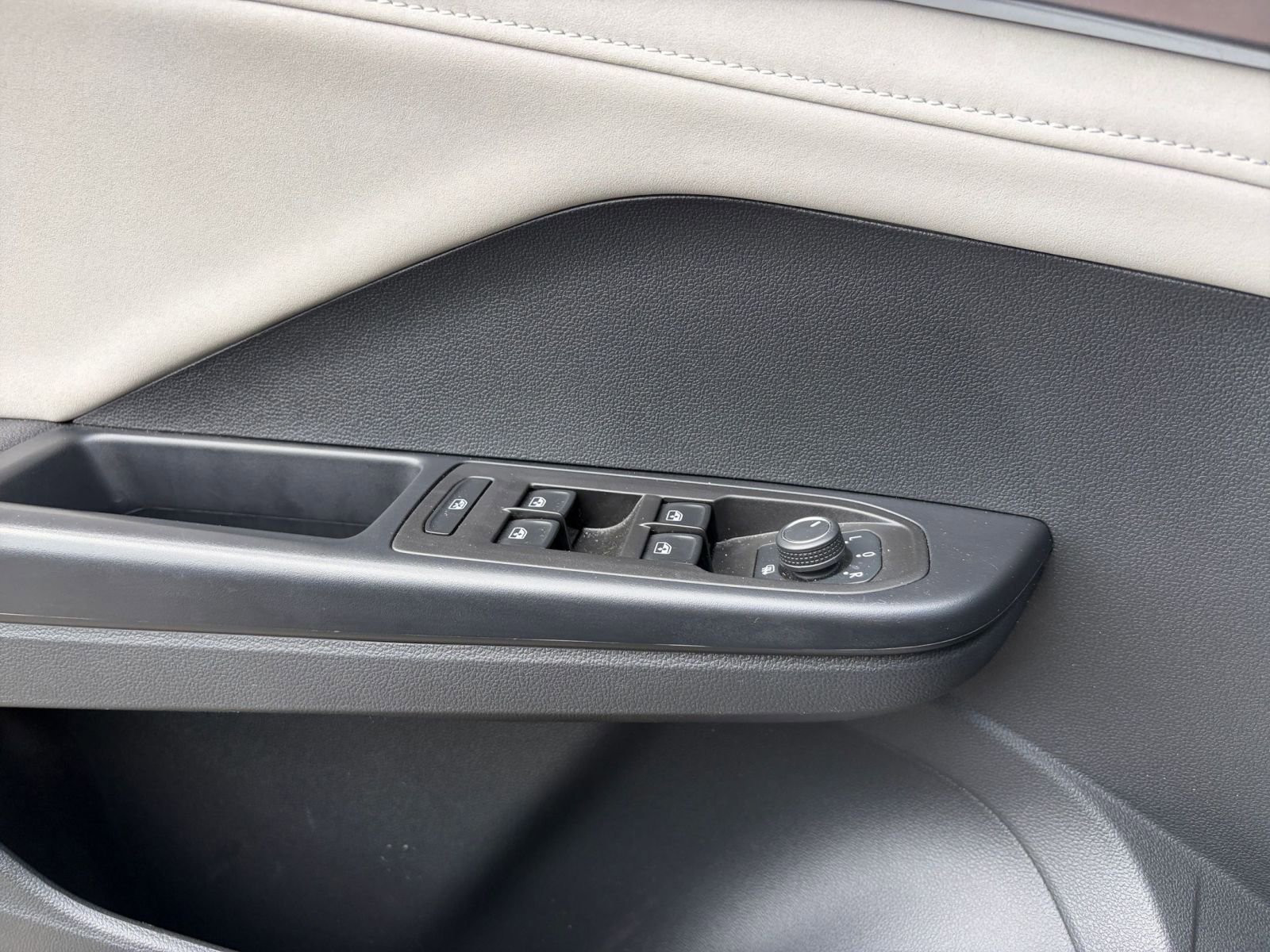 Thumbnail: 2025 Volkswagen Taos - 18