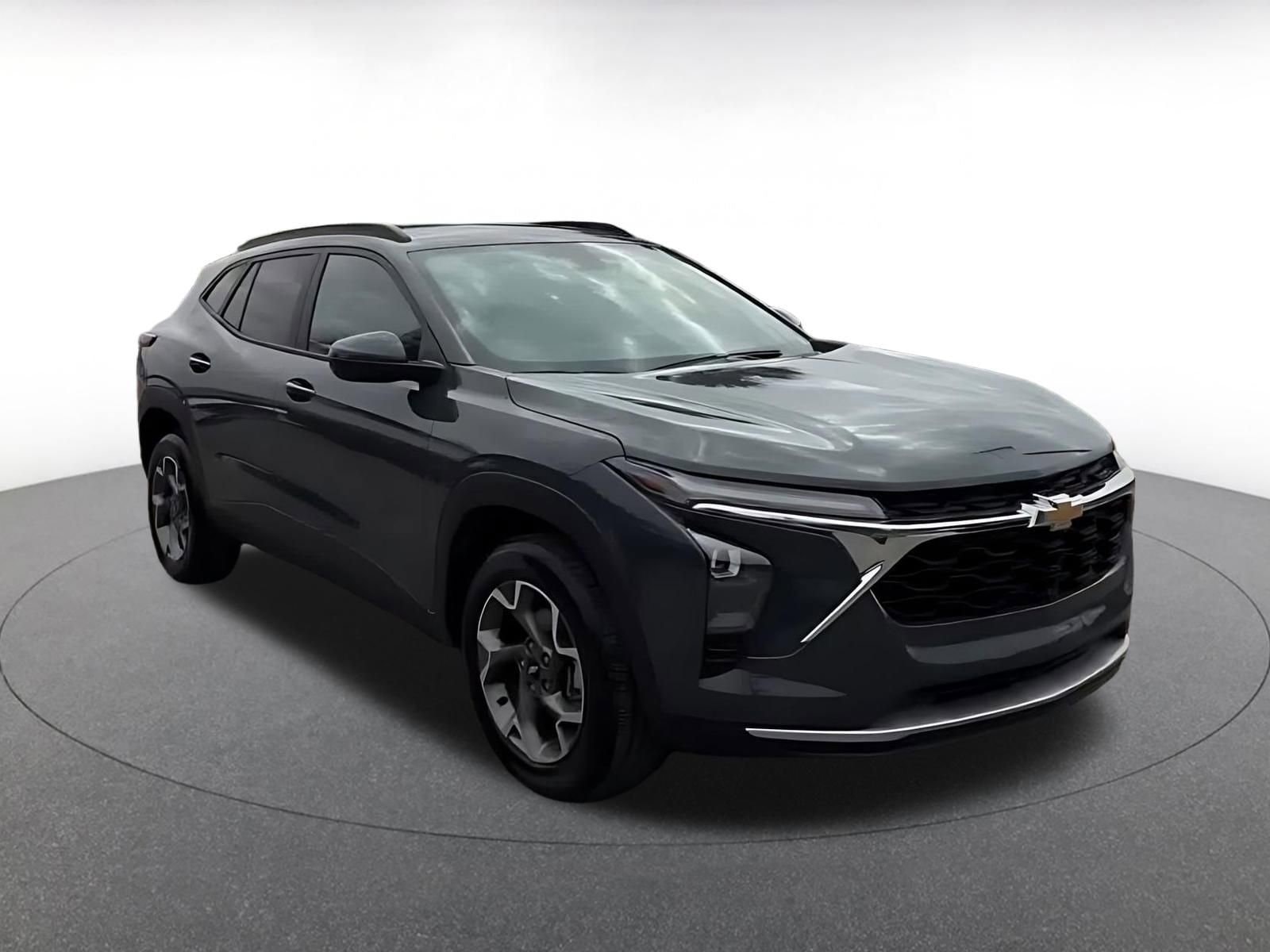 Thumbnail: 2025 Chevrolet Trax - 3