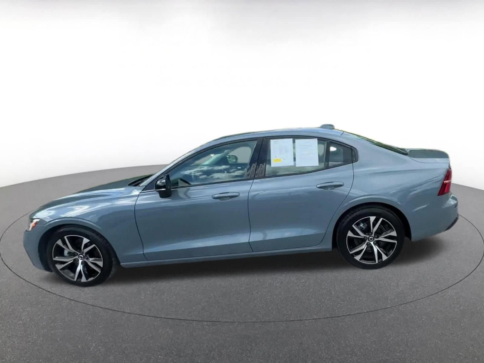 Thumbnail: 2024 Volvo S60 - 8