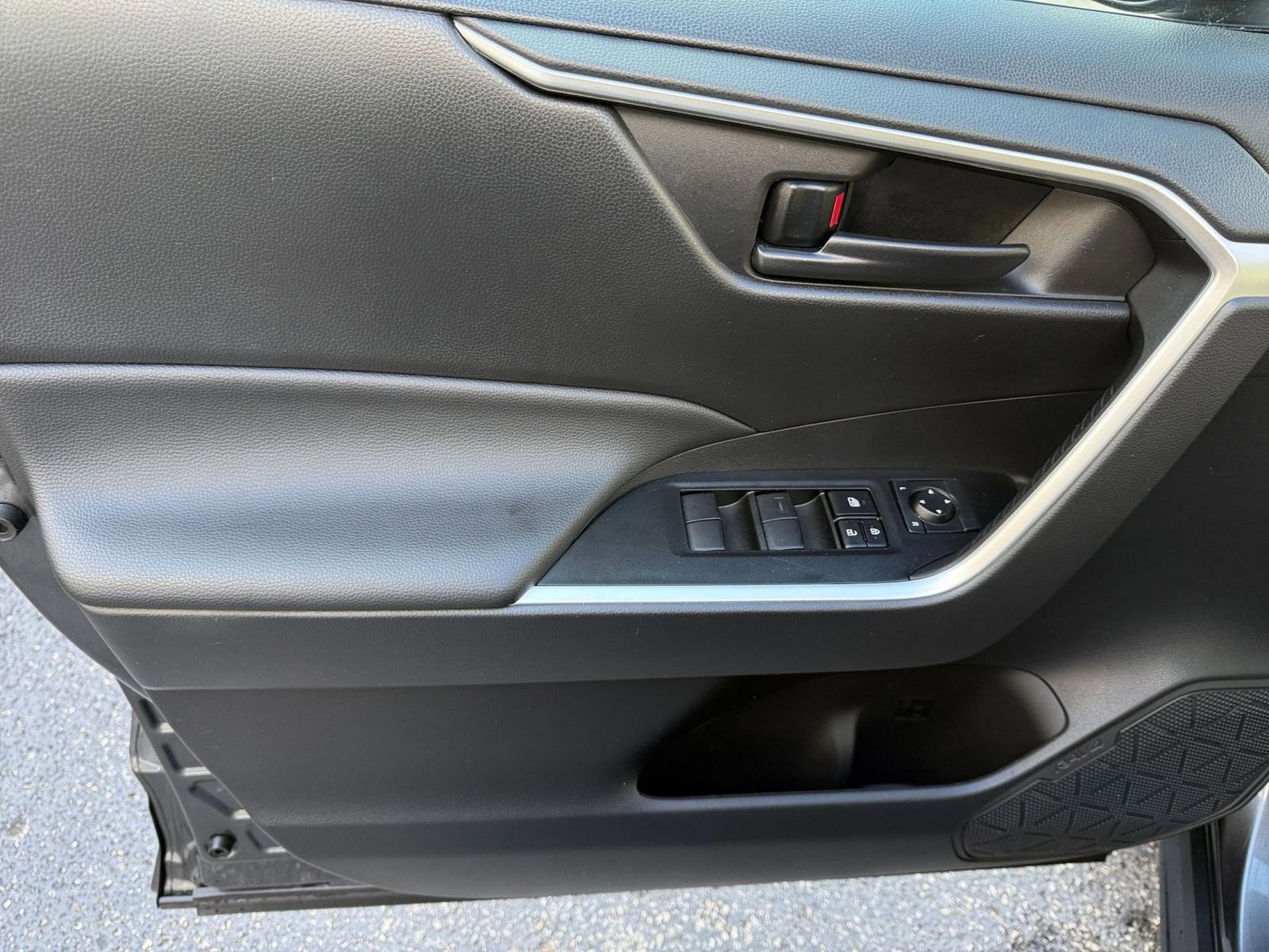 Thumbnail: 2025 Toyota RAV4 - 20