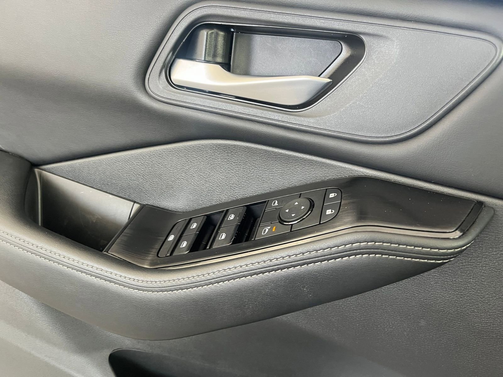 Thumbnail: 2025 Nissan Rogue - 18