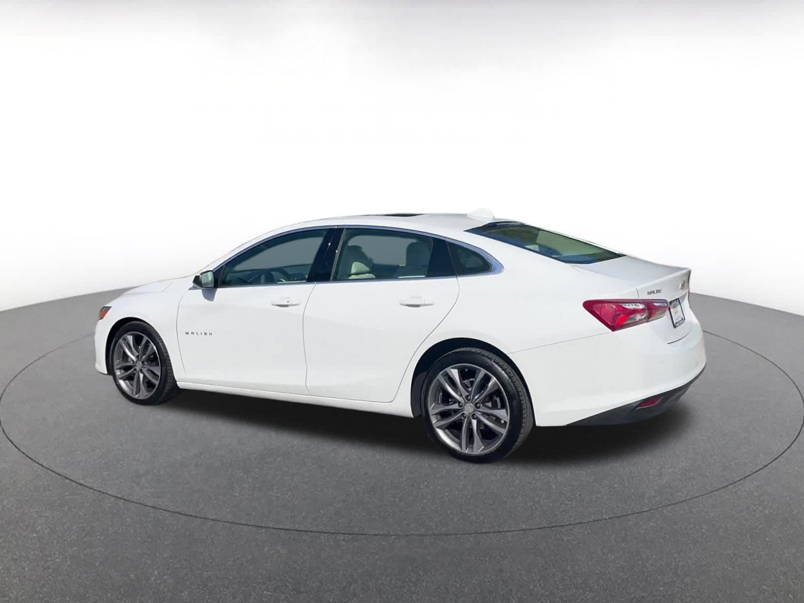 Thumbnail: 2024 Chevrolet Malibu - 10