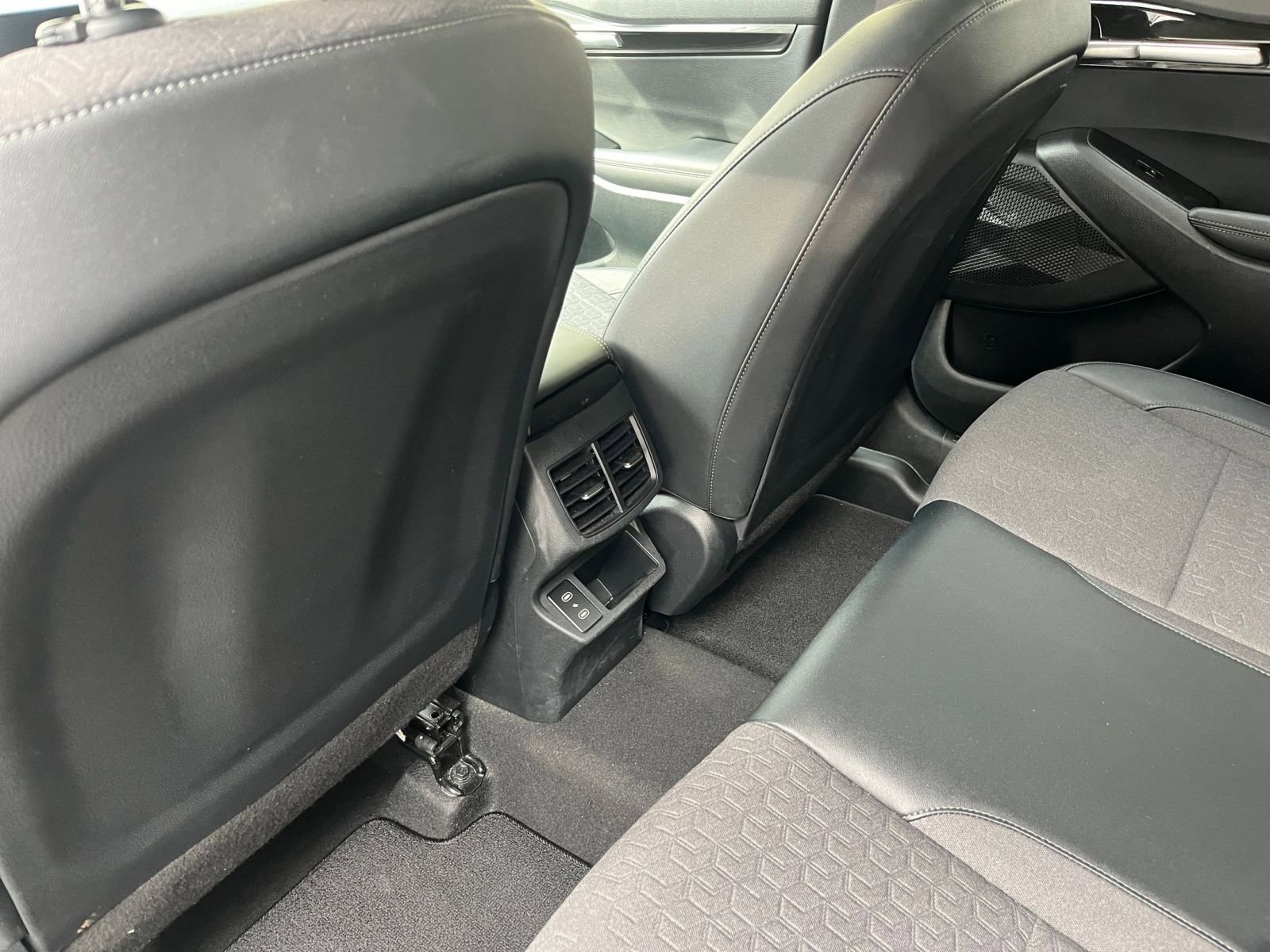 Thumbnail: 2025 Kia Seltos - 25