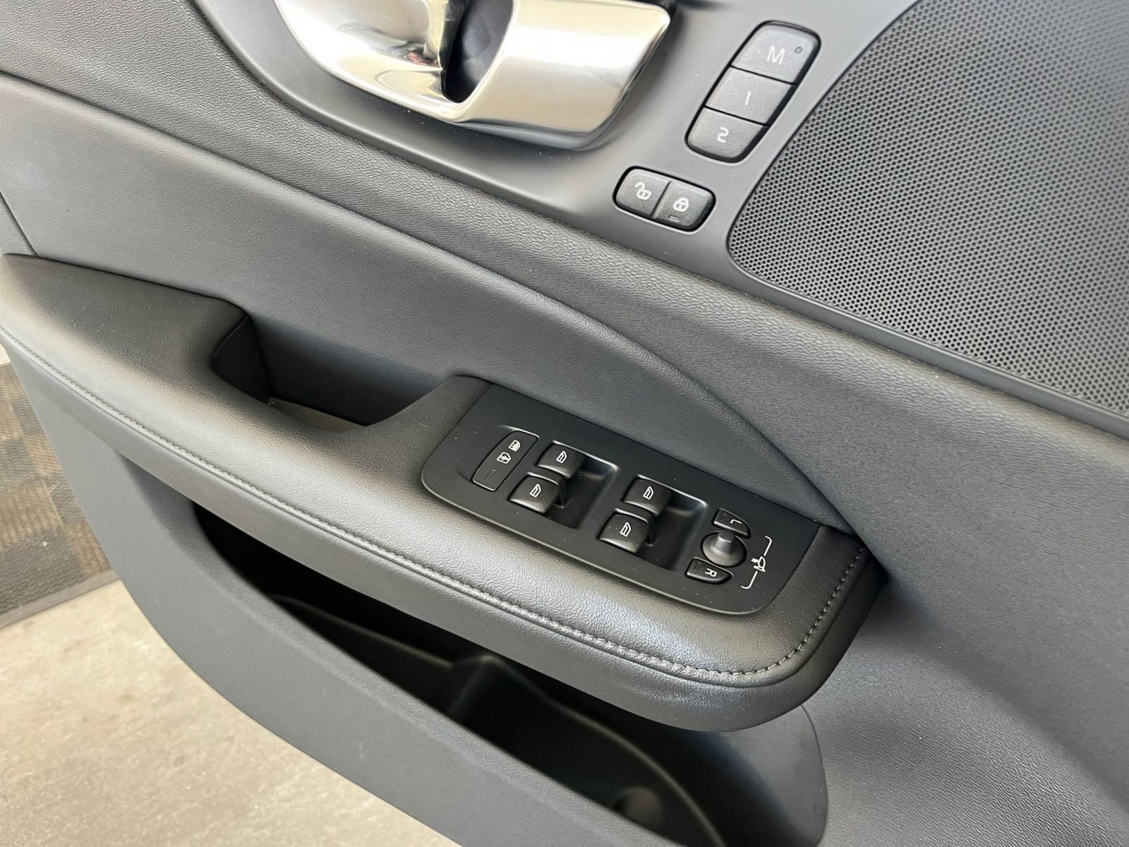 Thumbnail: 2025 Volvo S60 - 20