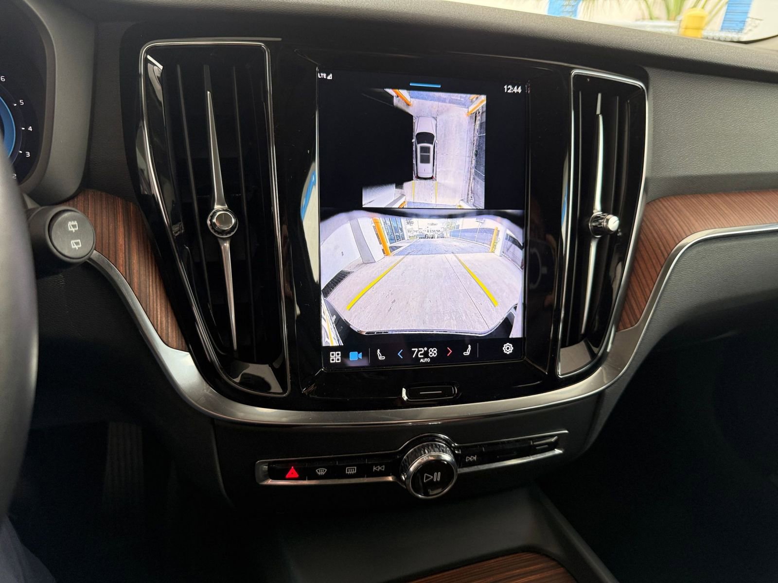 Thumbnail: 2025 Volvo S60 - 17