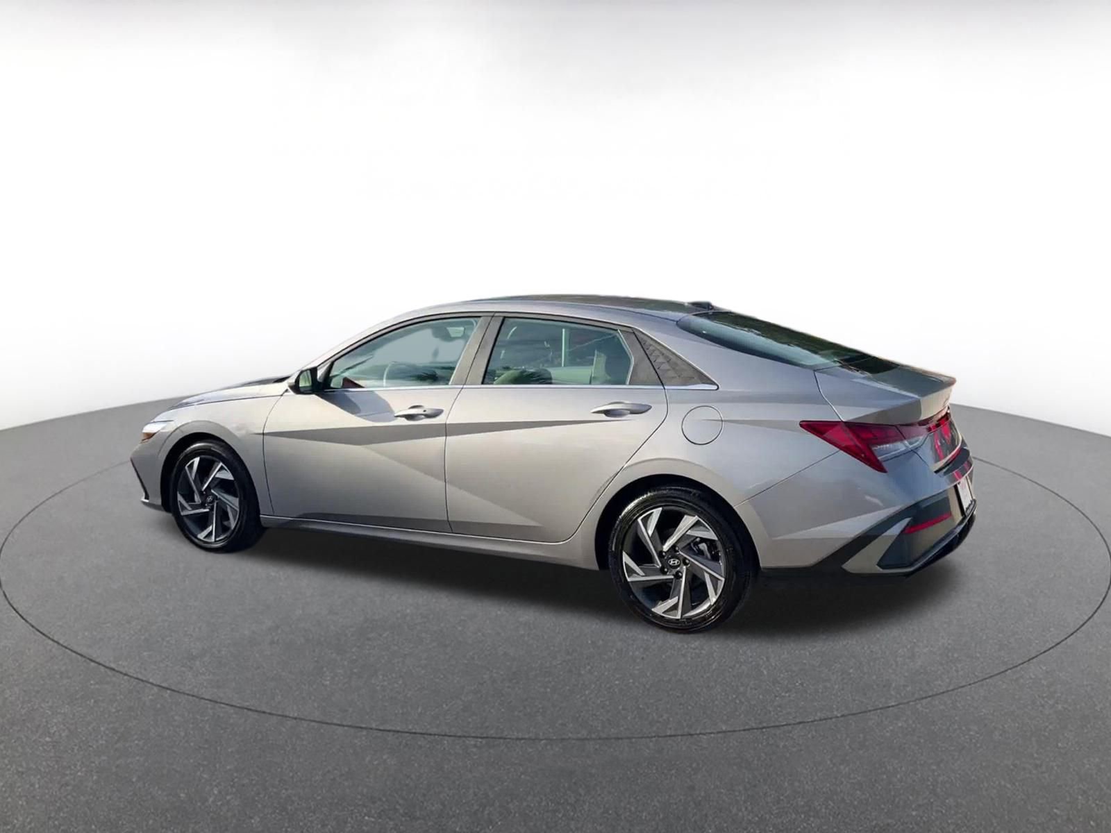 Thumbnail: 2025 Hyundai Elantra - 10