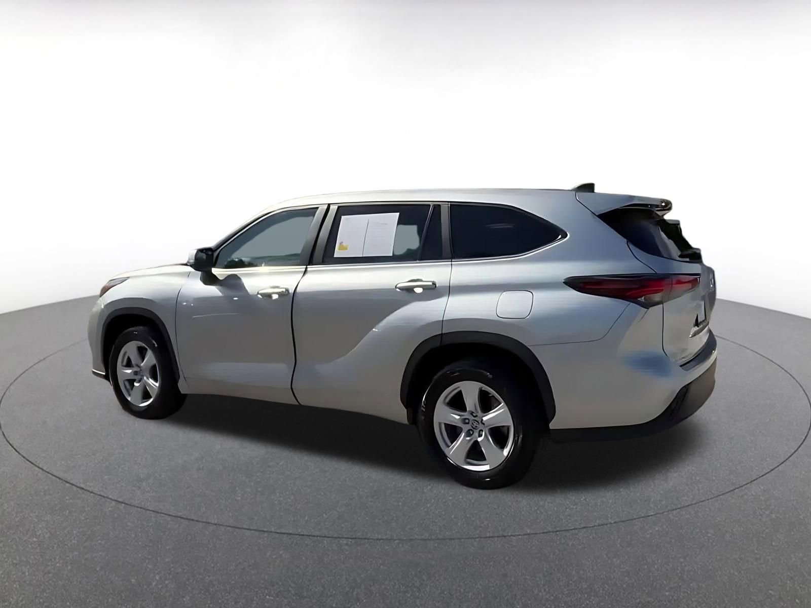 Thumbnail: 2025 Toyota Highlander - 9
