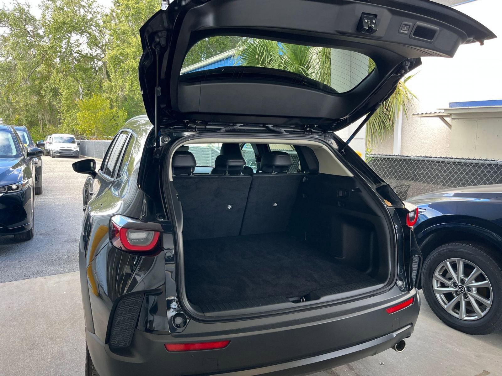 Thumbnail: 2025 Mazda CX-50 - 31