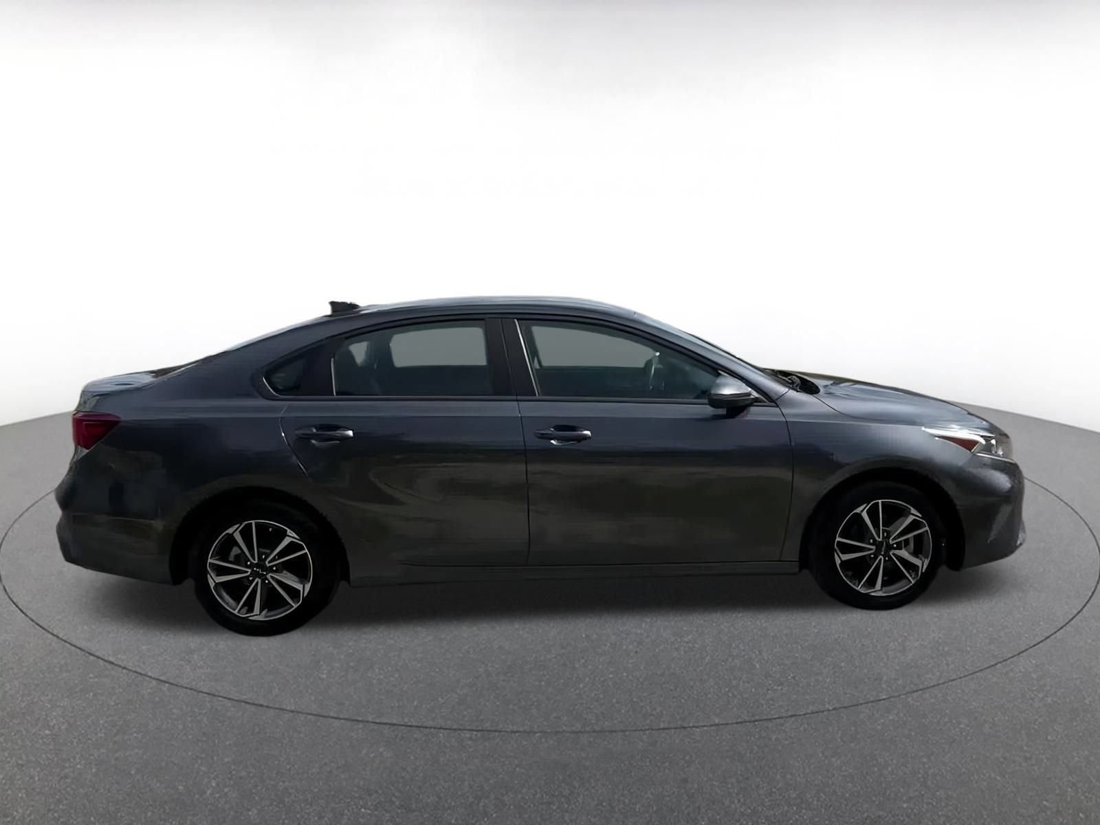 Thumbnail: 2023 Kia Forte - 16