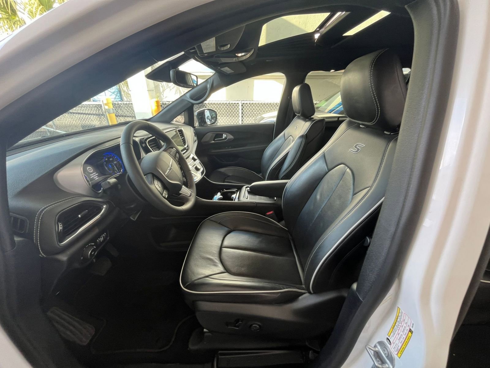 Thumbnail: 2025 Chrysler Pacifica - 31