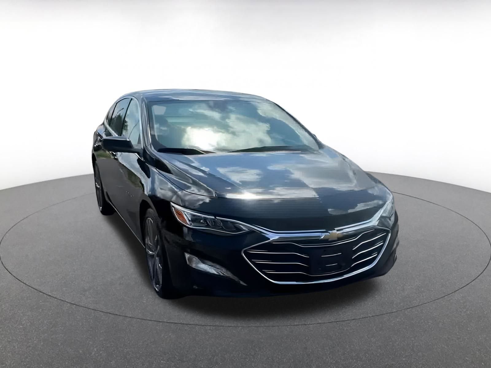 Thumbnail: 2024 Chevrolet Malibu - 3