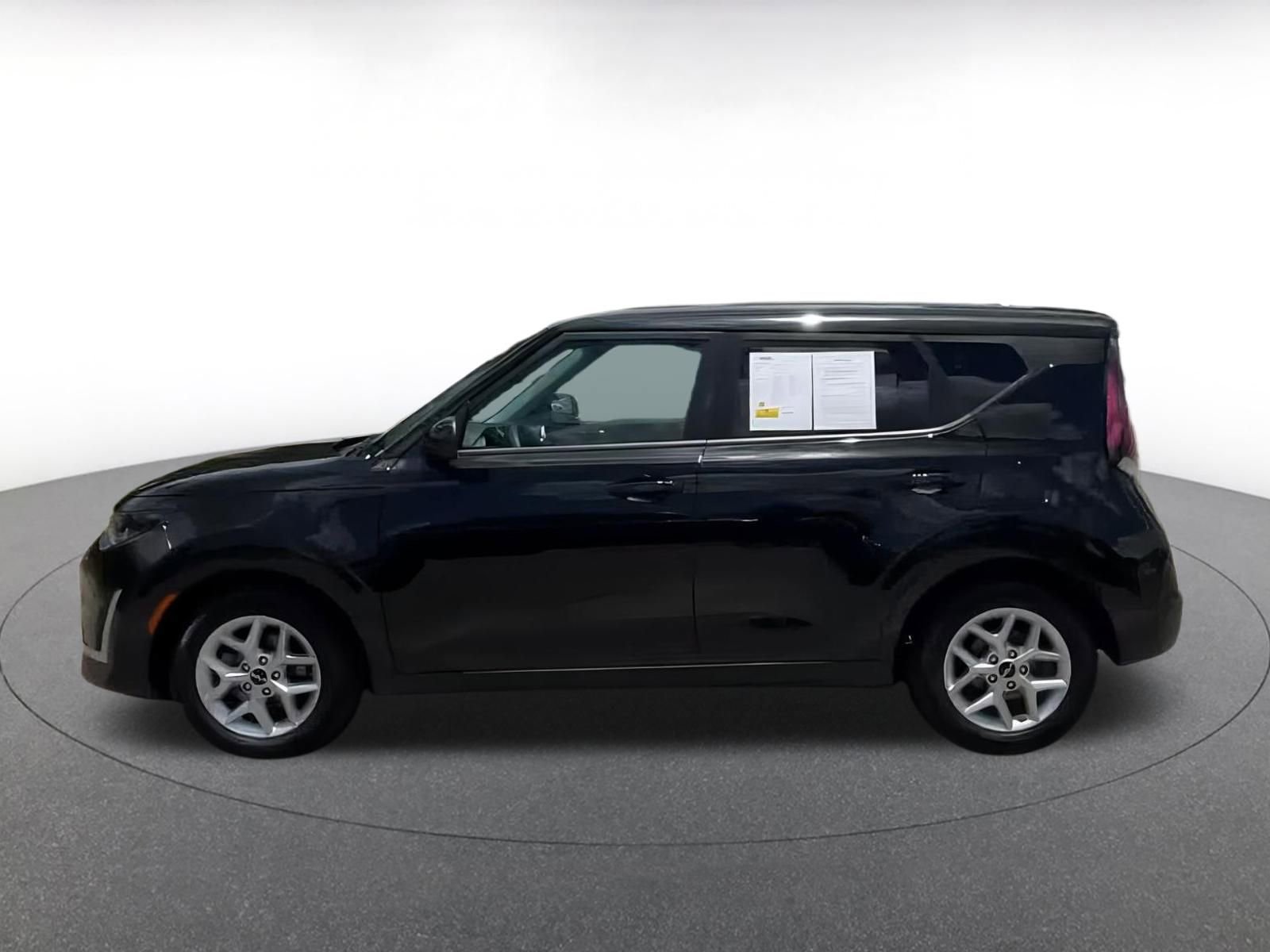 Thumbnail: 2023 Kia Soul - 8