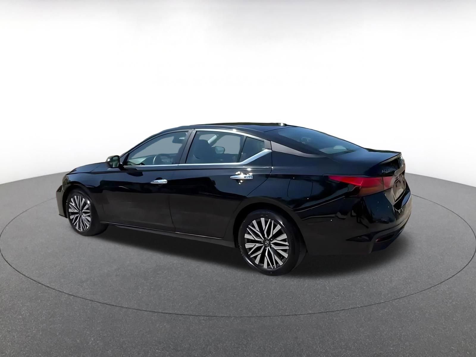 Thumbnail: 2025 Nissan Altima - 8
