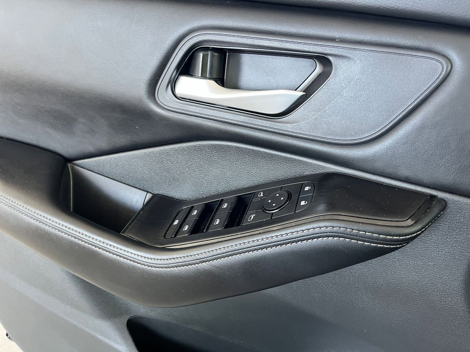 Thumbnail: 2025 Nissan Rogue - 18